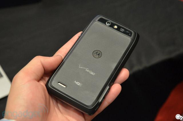 Verizon推MOTO DROID 4 實機CES現身【CES 2012】 Verizon推MOTO DROID 4 實機CES現身【CES 2012】
