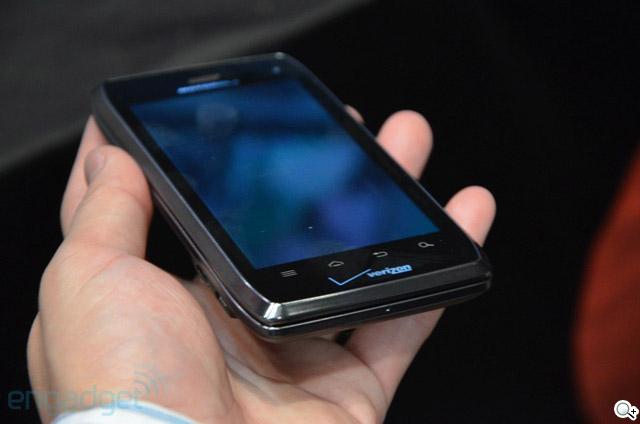 Verizon推MOTO DROID 4 實機CES現身【CES 2012】 Verizon推MOTO DROID 4 實機CES現身【CES 2012】
