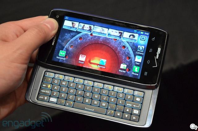 Verizon推MOTO DROID 4 實機CES現身【CES 2012】 Verizon推MOTO DROID 4 實機CES現身【CES 2012】