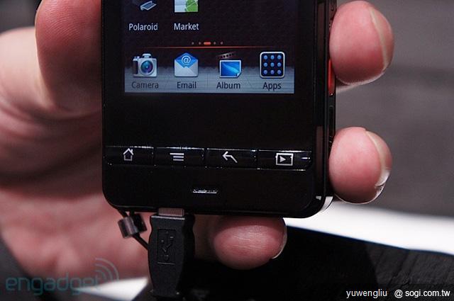 拍立得轉戰手機 推16MP智慧機SC1630【2012 CES】 拍立得轉戰手機 推16MP智慧機SC1630【2012 CES】