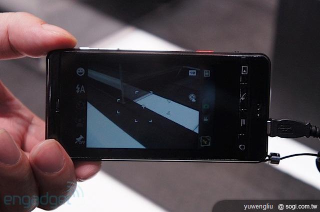 拍立得轉戰手機 推16MP智慧機SC1630【2012 CES】 拍立得轉戰手機 推16MP智慧機SC1630【2012 CES】