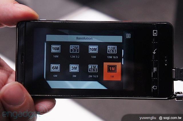 拍立得轉戰手機 推16MP智慧機SC1630【2012 CES】 拍立得轉戰手機 推16MP智慧機SC1630【2012 CES】