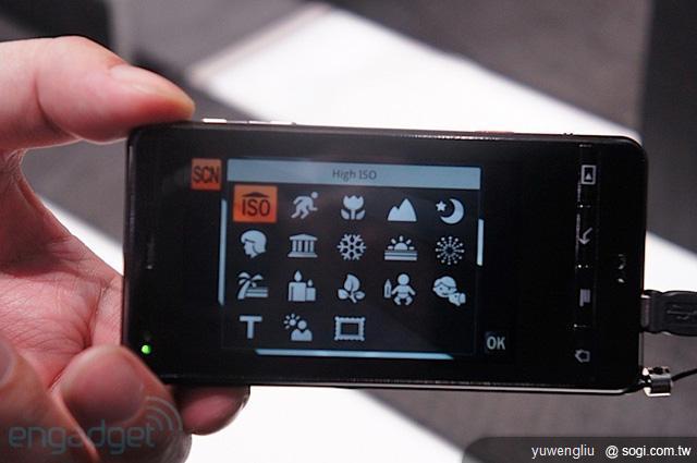拍立得轉戰手機 推16MP智慧機SC1630【2012 CES】 拍立得轉戰手機 推16MP智慧機SC1630【2012 CES】
