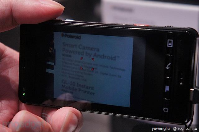 拍立得轉戰手機 推16MP智慧機SC1630【2012 CES】 拍立得轉戰手機 推16MP智慧機SC1630【2012 CES】