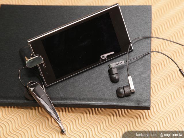 結合時尚與科技的精品 PRADA Phone by LG 3.0 結合時尚與科技的精品 PRADA Phone by LG 3.0