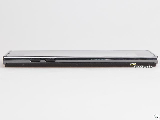 結合時尚與科技的精品 PRADA Phone by LG 3.0 結合時尚與科技的精品 PRADA Phone by LG 3.0