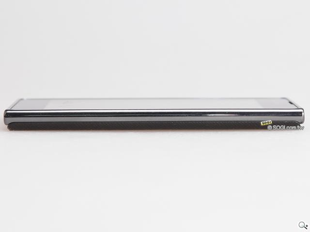 結合時尚與科技的精品 PRADA Phone by LG 3.0 結合時尚與科技的精品 PRADA Phone by LG 3.0