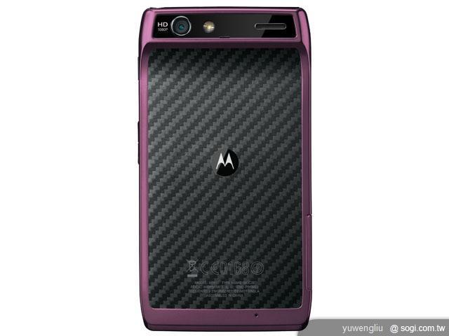 MOTO RAZR XT910晶艷紫登場 攻佔情人心 MOTO RAZR XT910晶艷紫登場 攻佔情人心