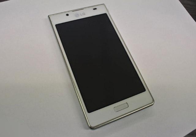LG再推Optimus L7/L5/L3三機 火力全開!【MWC 2012】 LG再推Optimus L7/L5/L3三機 火力全開!【MWC 2012】