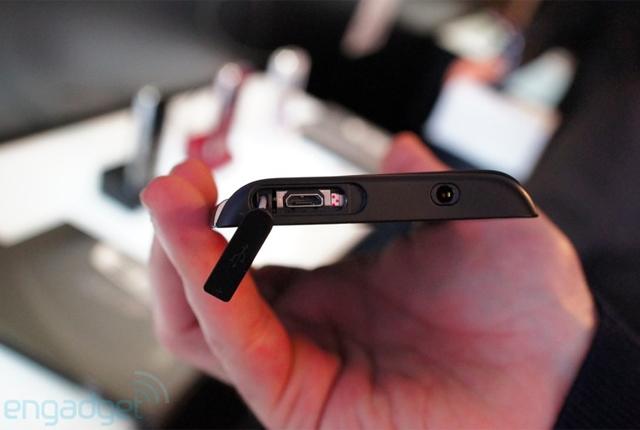 松下Eluga Power現身 搭5吋螢幕與高通S4處理器【MWC 2012】 松下Eluga Power現身 搭5吋螢幕與高通S4處理器【MWC 2012】