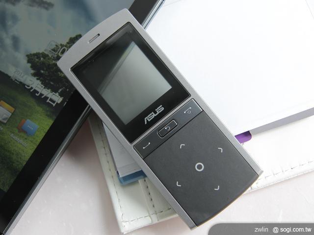 華碩Eee Pad MeMO 觸控、手寫、還能打電話