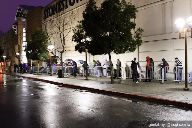 The New iPad美國雨中開賣!火速開箱 The New iPad美國雨中開賣!火速開箱