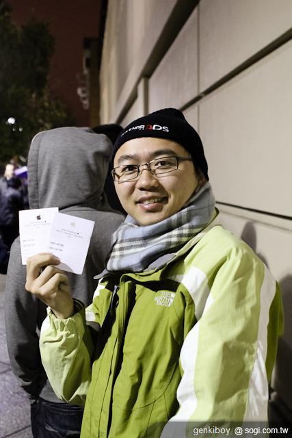 The New iPad美國雨中開賣!火速開箱 The New iPad美國雨中開賣!火速開箱