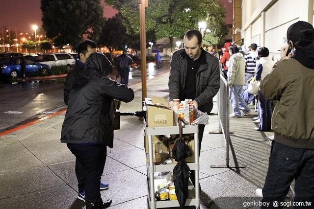 The New iPad美國雨中開賣!火速開箱 The New iPad美國雨中開賣!火速開箱