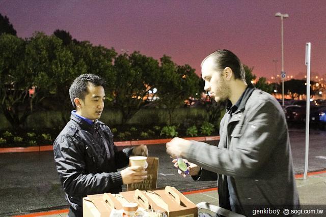 The New iPad美國雨中開賣!火速開箱 The New iPad美國雨中開賣!火速開箱