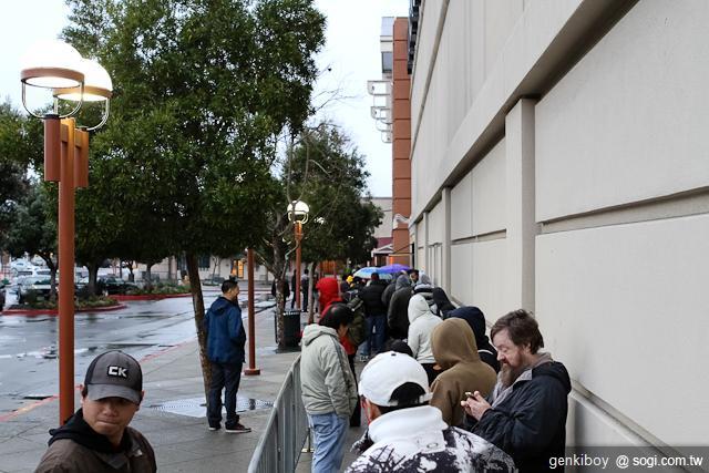 The New iPad美國雨中開賣!火速開箱 The New iPad美國雨中開賣!火速開箱