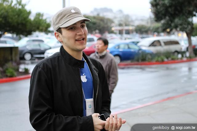 The New iPad美國雨中開賣!火速開箱 The New iPad美國雨中開賣!火速開箱