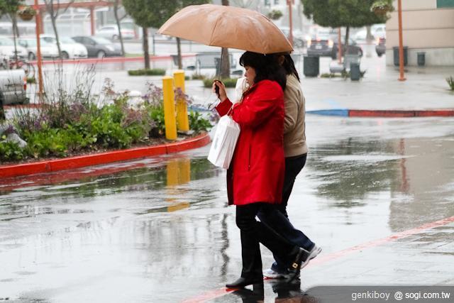 The New iPad美國雨中開賣!火速開箱 The New iPad美國雨中開賣!火速開箱
