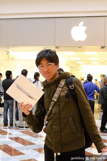 The New iPad美國雨中開賣!火速開箱 The New iPad美國雨中開賣!火速開箱