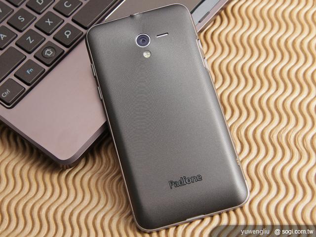 ASUS PadFone變形手機百變登場《手機篇》