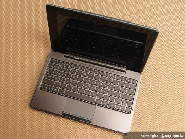 ASUS PadFone變形手機百變登場《手機篇》