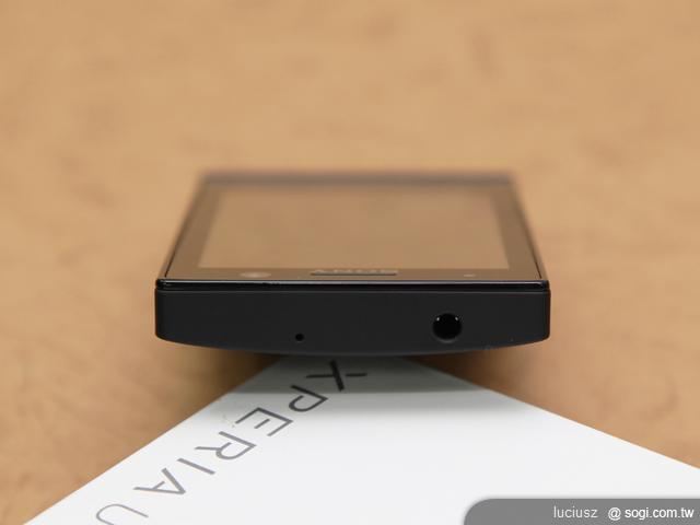 Sony XPERIA U生力軍 幻色下蓋獨領風騷