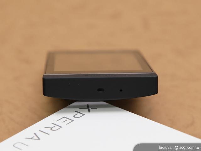 Sony XPERIA U生力軍 幻色下蓋獨領風騷