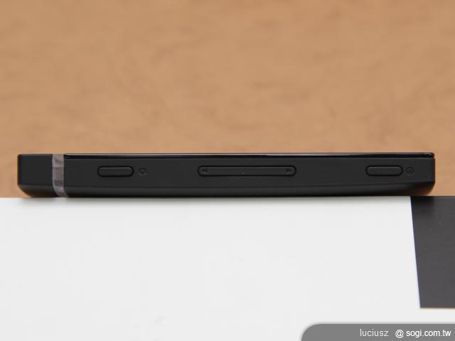 Sony XPERIA U生力軍 幻色下蓋獨領風騷