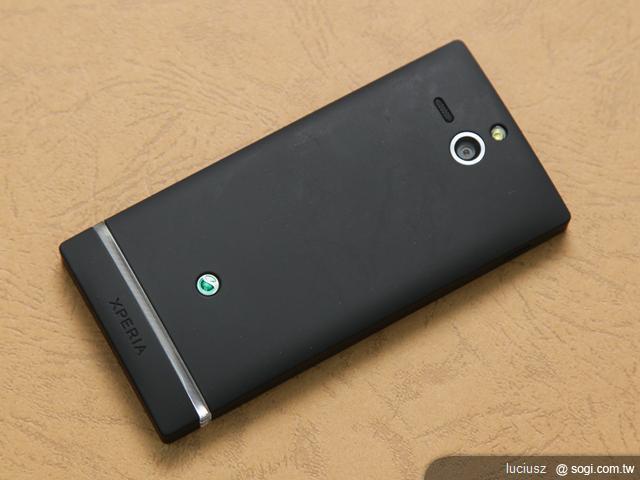 Sony XPERIA U生力軍 幻色下蓋獨領風騷