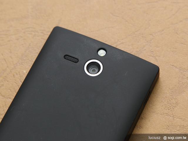 Sony XPERIA U生力軍 幻色下蓋獨領風騷