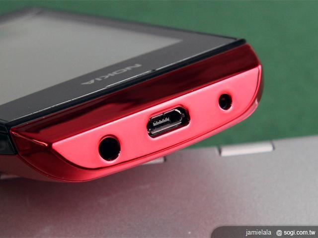 NOKIA Asha 305雙卡觸控聰明機 NOKIA Asha 305雙卡觸控聰明機