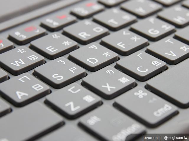 羅技iPad太陽能鍵盤折疊保護組初體驗