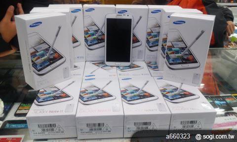 SAMSUNG GALAXY Note II N7102 雙卡雙待 全台首支 繁體中文版 開箱囉 SAMSUNG GALAXY Note II N7102 雙卡雙待 全台首支 繁體中文版 開箱囉