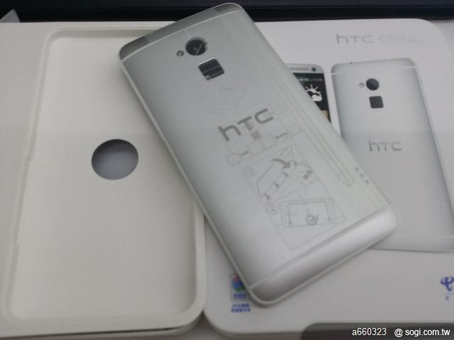 正港的 hTC One Max 809D 亞太電信 雙卡巨屏 全球版 開箱照