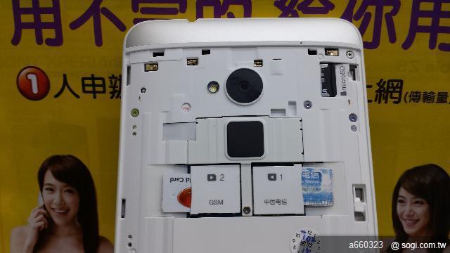 正港的 hTC One Max 809D 亞太電信 雙卡巨屏 全球版 開箱照