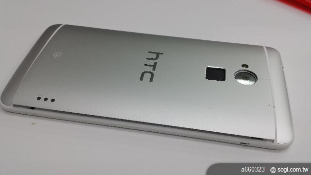 正港的 hTC One Max 809D 亞太電信 雙卡巨屏 全球版 開箱照
