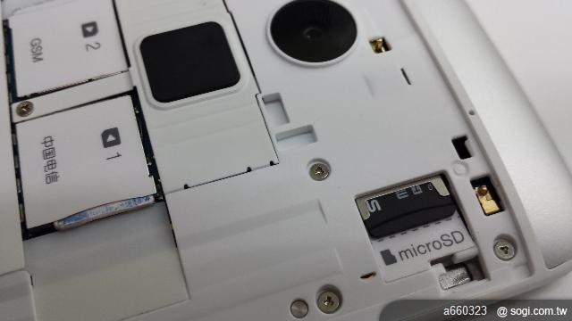 正港的 hTC One Max 809D 亞太電信 雙卡巨屏 全球版 開箱照